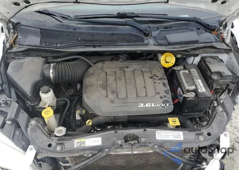 2014 Chrysler Town & Country Touring z USA, uszkodzony, nr VIN 2C4RC1BG7ER270760